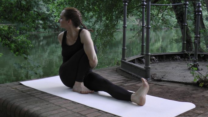 Marichyasana - die Haltung des Weisen Marichyasana